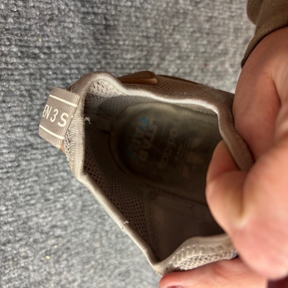 ADIDAS Women’s Originals Nmd R1 Star Wars Rey Runner Sneaker size: 9 - Picture 5 of 16